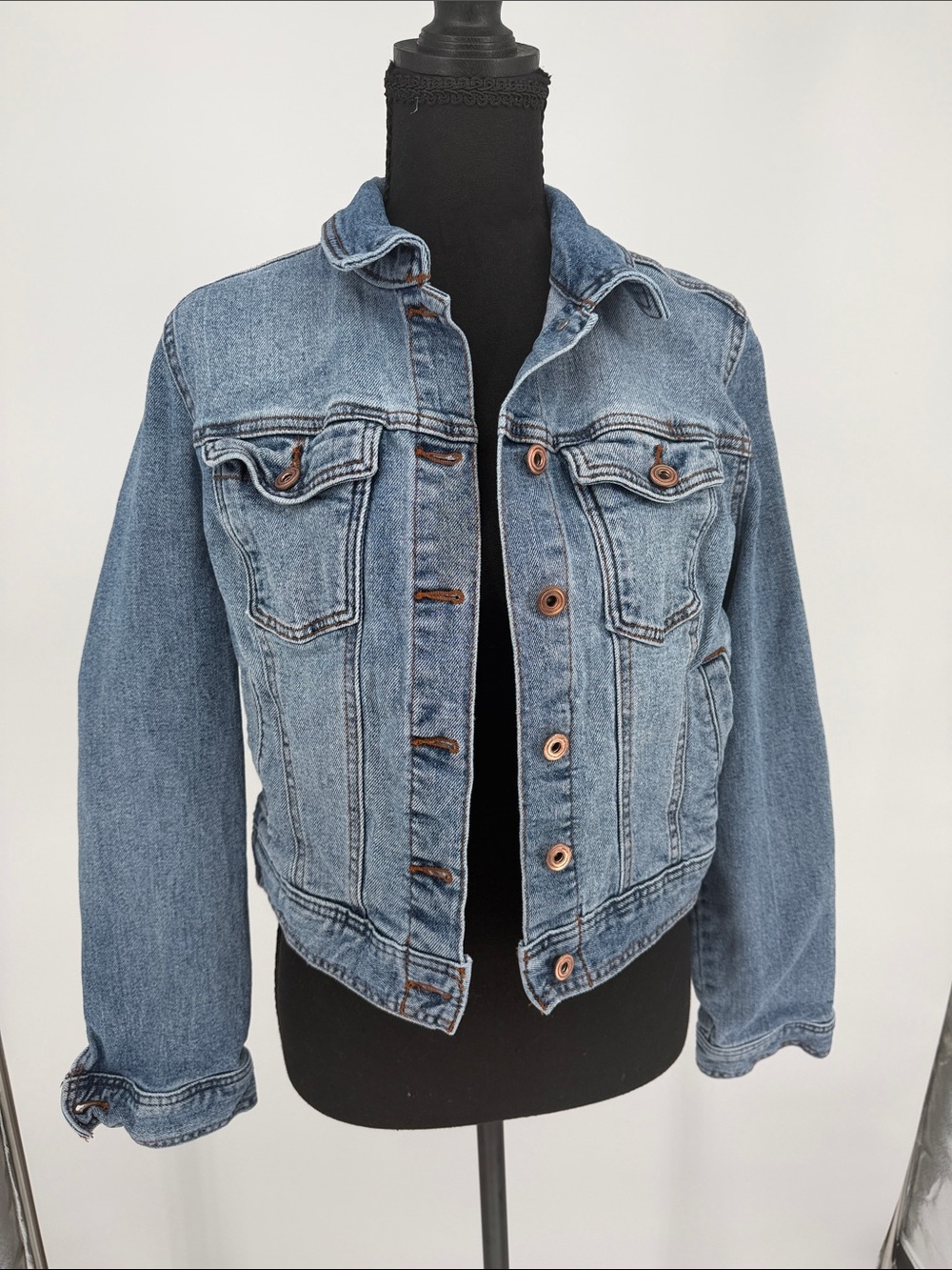 Women's Celebrity Pink Sporty Classic Light Blue Denim Jacket